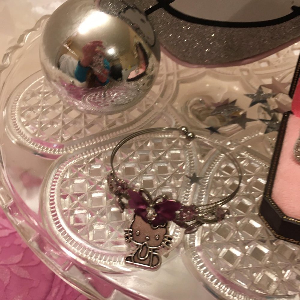 ADORABLE dream lingere and jewlery set with hello kitty details! - Picture 11 of 15